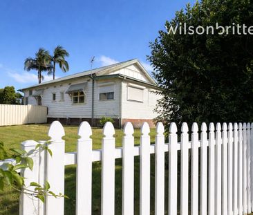 Prime Location 1 Bedroom Duplex with Spacious Yard! - Photo 3