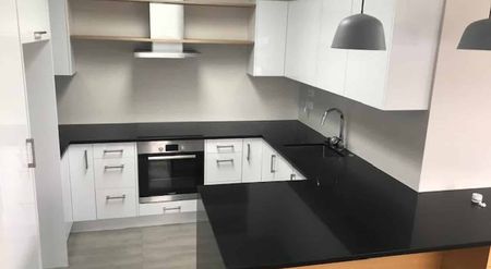 Trendy Townhouse - Photo 4