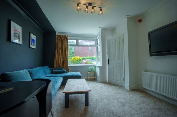 Room in a Shared House, Park View Grove, LS4 - Photo 1