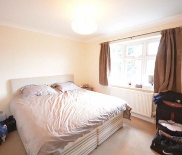 Alsager, Clements Mead, Leatherhead, Surrey, KT22 7FN - Photo 1