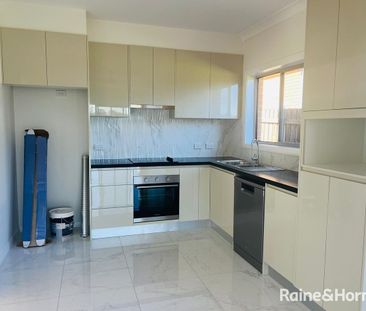 BRAND NEW GRANNY FLAT FOR LEASE IN MACQUARIE FIELDS!!! - Photo 3