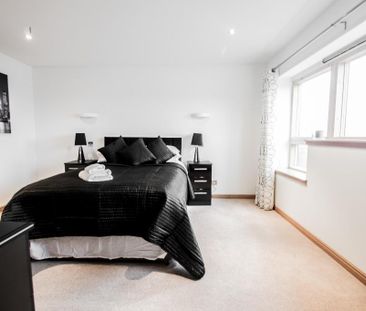 3 bedroom flat to rent - Photo 2