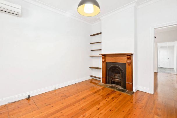 Charming village terrace perfectly located. - Photo 1