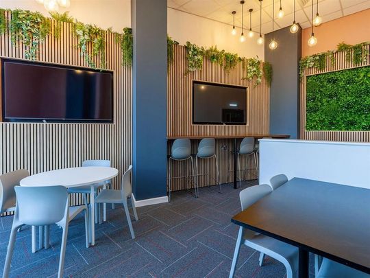 1 bedroom in a flat share to rent - Photo 1