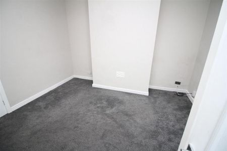 2 bedroom end of terrace house to rent - Photo 3