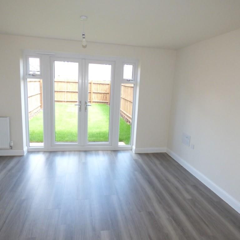 2 bedroom townhouse to rent - Photo 1