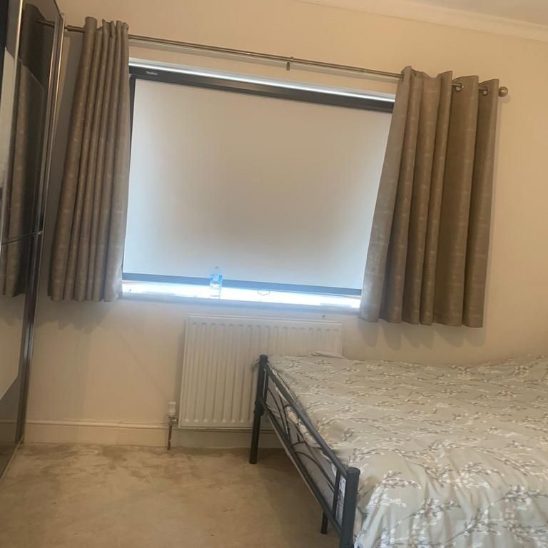 1 bedroom in a house share to rent - Photo 1