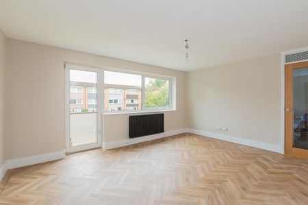 Chantry Close, Windsor - Photo 2