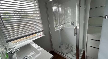 Beautifully refurbished 3 bedroom on Awaroa - Photo 5