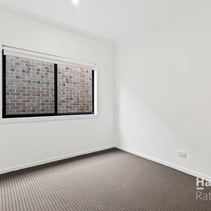 Spacious 4-Bedroom Home with Modern Features in Wollert - Photo 1