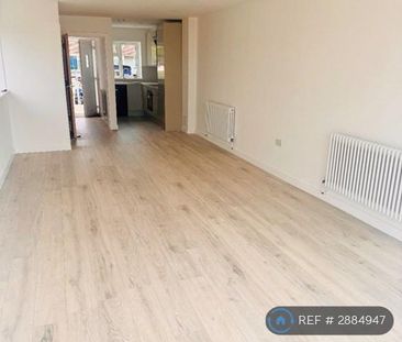2 bedroom semi-detached house to rent - Photo 5