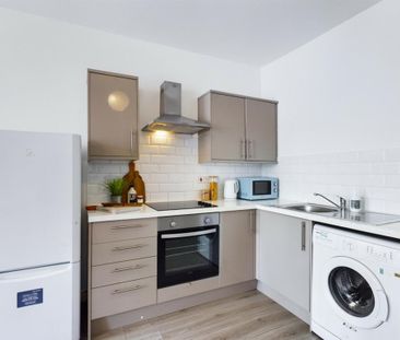 1 bedroom in a house share to rent - Photo 2