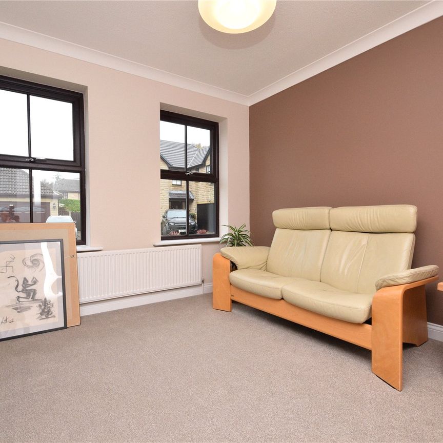 22, Wigton Chase, Leeds, LS17 8SG - Photo 1