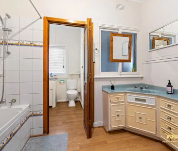 “Spacious Family Home in the Heart of Sunshine!” - Photo 5