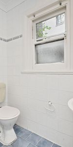 Spacious Art Deco Apartment - Photo 4