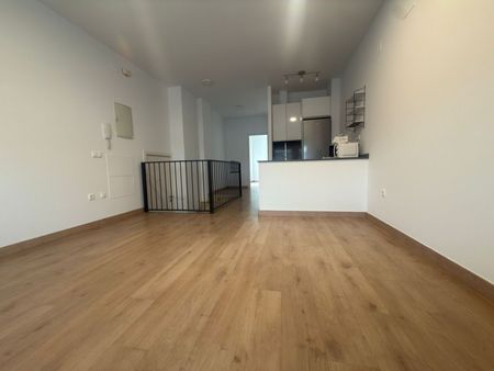 Alquiler de piso en Calle Martínez de la Rosa - Photo 4