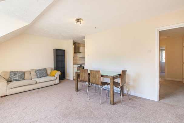 Flat to rent - Tynemouth Road, London, SE18 - Photo 1
