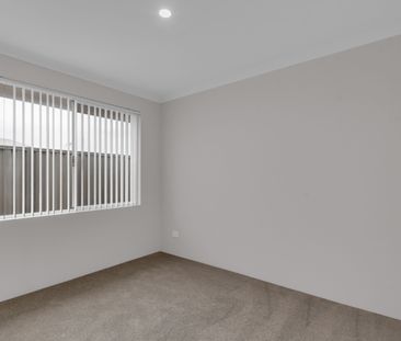Brand New 4 X 2 Family Home in South Yunderup - Photo 2