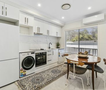 BEAUTIFUL MODERN TWO BEDROOM FURNISHED GRANNY FLAT - Photo 2