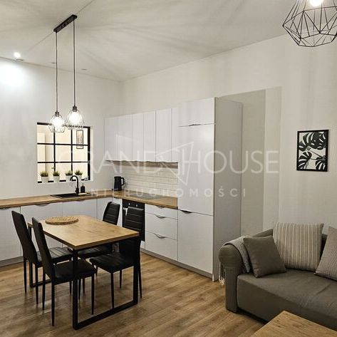 Mieszkanie dwupokojowe w odnowionej kamienicy - Photo 1