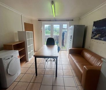 6 Bed End Terrace, Roman Way, B15 - Photo 5