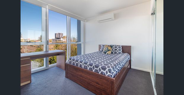 Fully Air Conditioned Apartment - Walk to Toowong Village - Photo 1