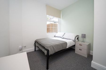 Student Apartment 3 bedroom, Broomhall, Sheffield - Photo 4