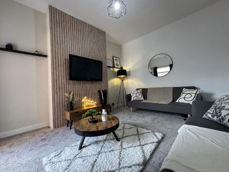 1 bedroom in a house share to rent - Photo 2