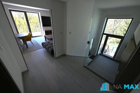 Pronájem bytu 3+kk 75 m - Fotografie 2