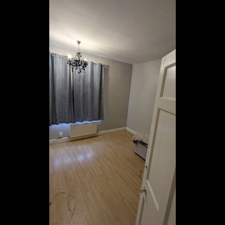 Room in a Shared House, Boundary Road, LE2 - Photo 1