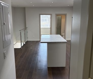 For Lease - 2914 Danforth Avenue Unit# 2nd Floor, Toronto, Ontario - Photo 5
