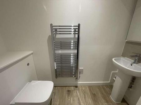 London Road, Staines-upon-thames, TW18 - Photo 4