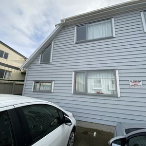 Modern 2 Bedroom Apartment Available for 2026 - Photo 2