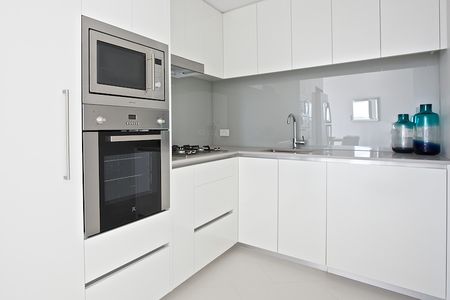 1 BEDROOM 1 BATHROOM + 1 MONTHS INTERNET - Photo 3