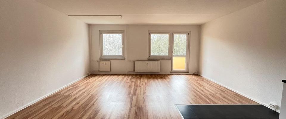 OFFENE, HELLE & MODERNE 3 RAUM-WOHNUNG – mit EBK & Balkon - Foto 1