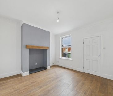 2 bedroom semi-detached house to rent - Photo 3