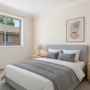 Spacious Two Bedroom Apartment in an Ideal Location - Photo 2