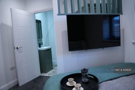 1 bedroom in a house share to rent - Photo 4