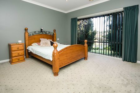 Spacious Family Home With Beautiful Views! - Photo 5