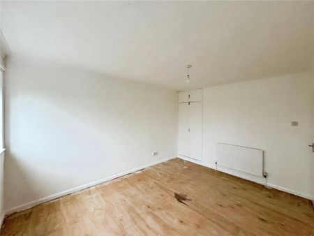 3 bedroom flat to rent - Photo 4
