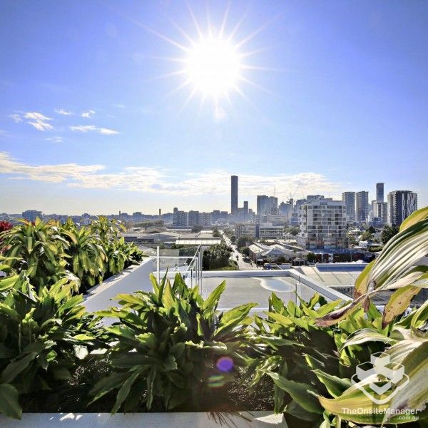 LUXURY UNFURNISHED TWO-BEDROOM APARTMENT IN WEST END - Photo 1