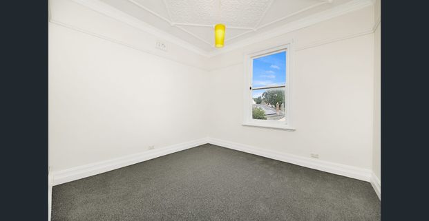 Charming Studio Apartment, A Short Stroll To The Water's Edge - Photo 1