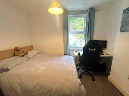 3 bedroom terraced house to rent - Photo 4