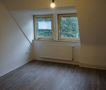 Wer will mich!? Gemütliche 2-Zimmer-Dachgeschosswohnung in Stadtlage - Photo 3