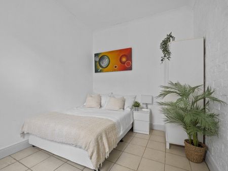 Redfern - Photo 3