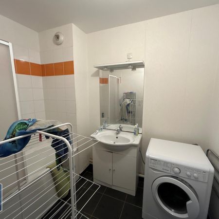 Location Appartement 2 pièces 47m² VENDIN LE VIEIL 62880 - Photo 4