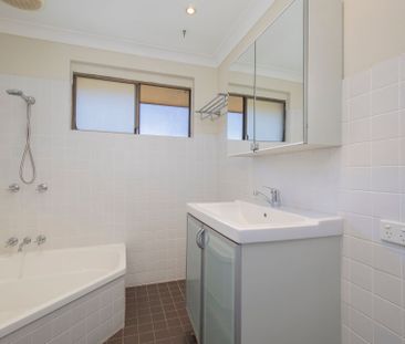 Tidy 2 Bedroom with Air Conditioning - Photo 1