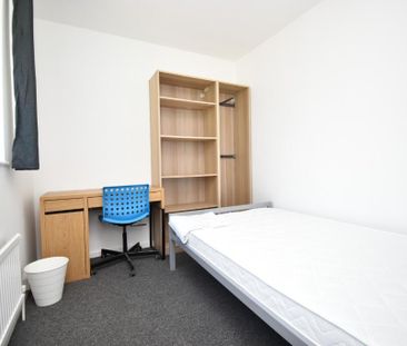 5 bedroom semi-detached house to rent - Photo 2