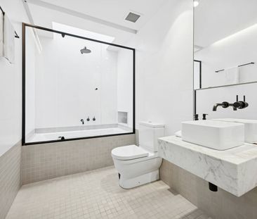 Private oasis in the heart of Double Bay w/ Swimming Pool - FULLY F... - Photo 5