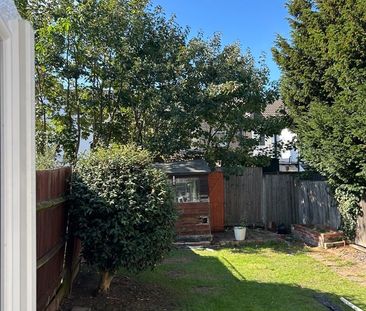 3 Bed Terraced House, Addiscombe Court Road, CR0 - Photo 4